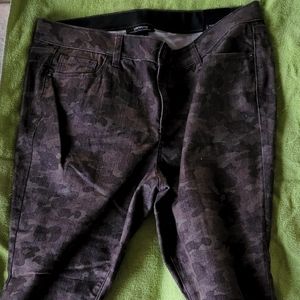 Mid Rise Skinny Ankle Jeans! 🖤🤎